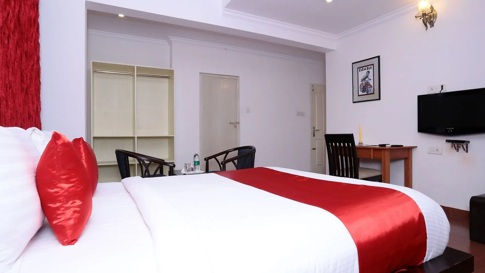 Oyo 10612 Near Ernakulam Railway Station Hotel Kochi 2*,  India