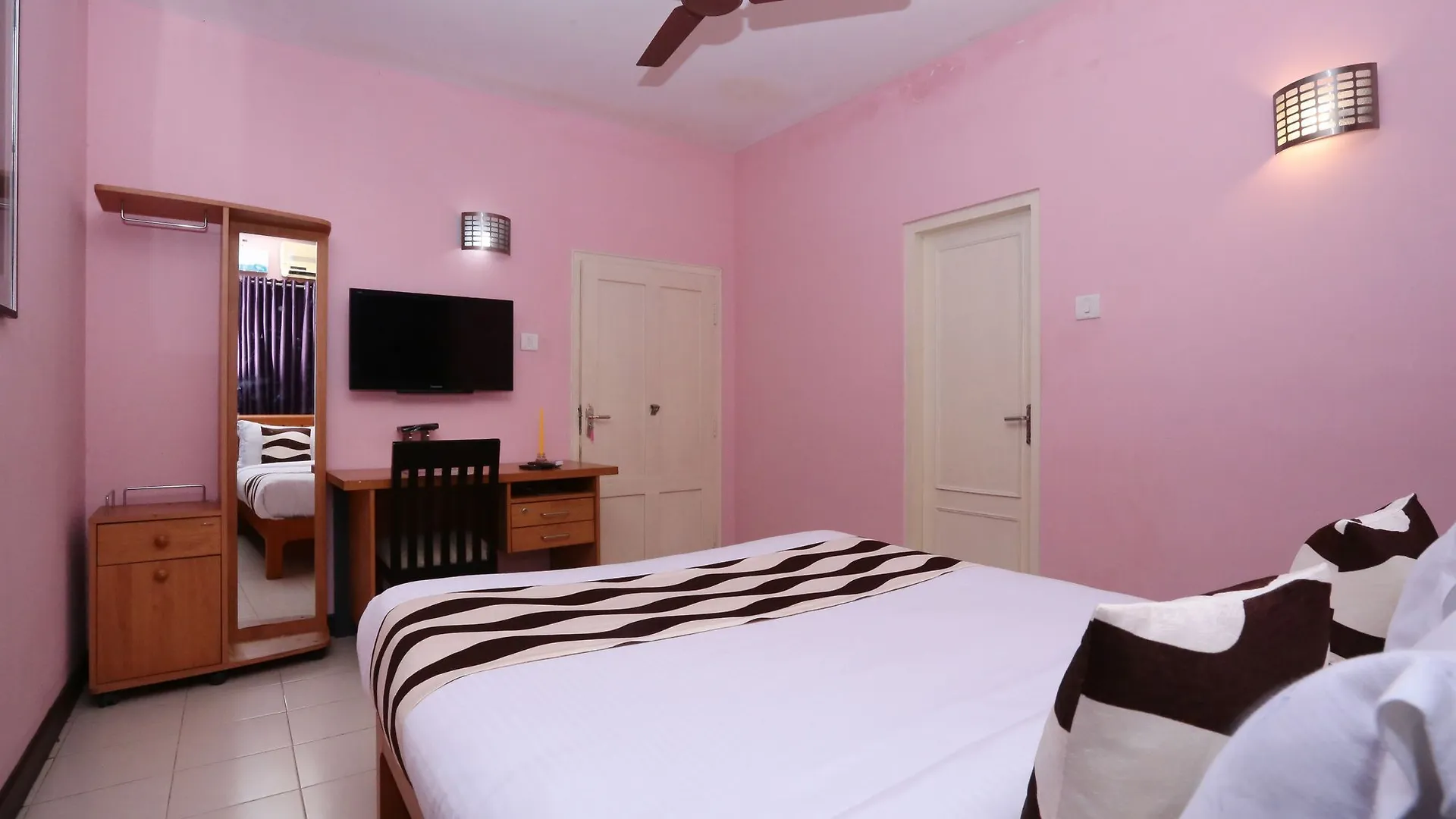 Oyo 10612 Near Ernakulam Railway Station Hotel Kochi