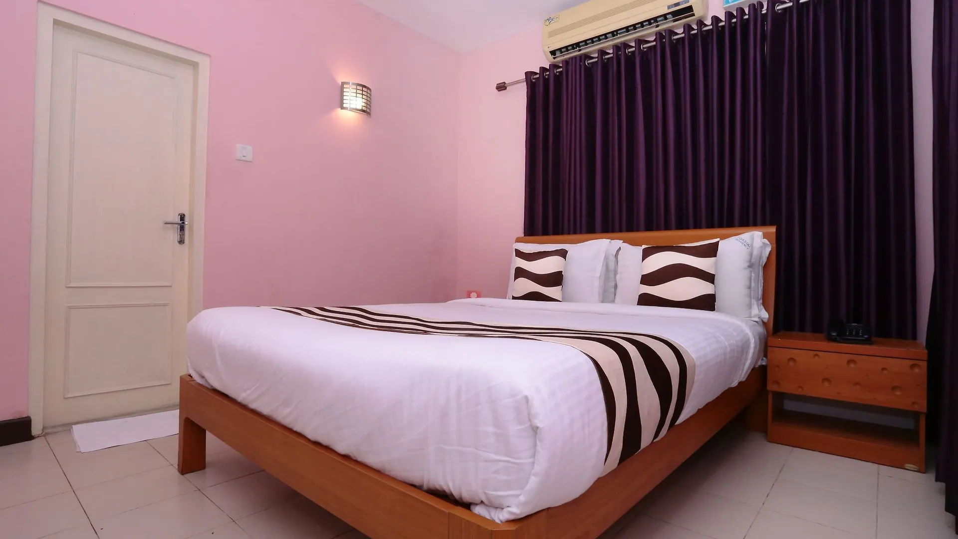 Oyo 10612 Near Ernakulam Railway Station Hotel Kochi